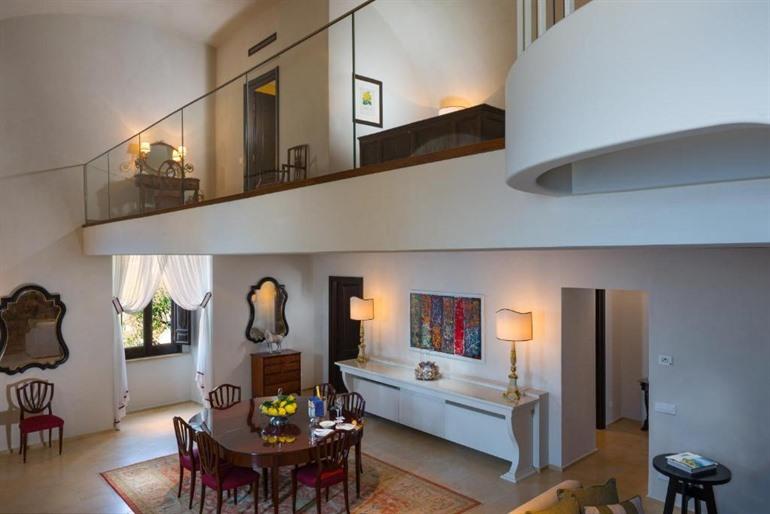 Oud klooster Monastero Santa Rosa (Conca dei Marini)