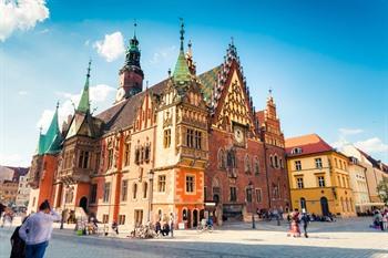Oude Marktplein met stadhuis in Wroclaw