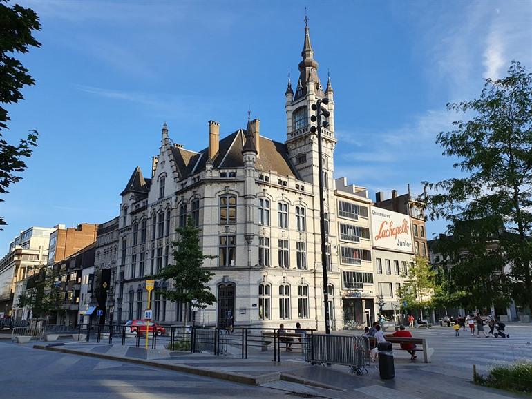 Oude postgebouw van Charleroi