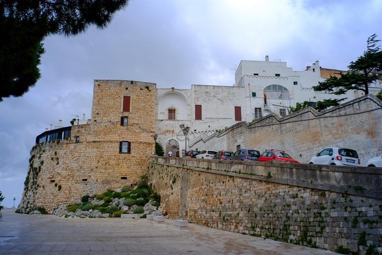 Oude stadsmuur van Ostuni