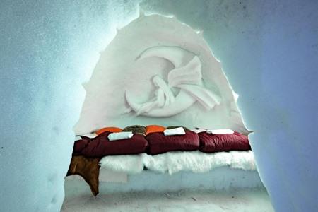 Overnacht in een ijsiglo en geniet van een drankje in de ijs- en sneeuwbar