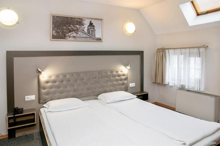 Overnacht in Hotel Niky