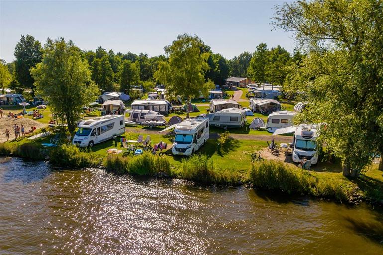 Overnachten bij Vakantiepark Bergumermeer