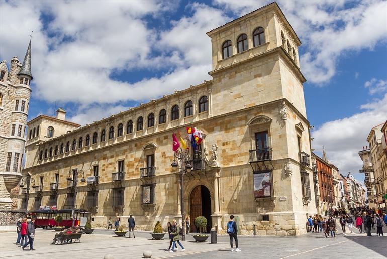Palacio de los Guzmanes in León