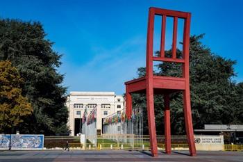 Palais des Nations Geneve en de Broken Chair, Genève