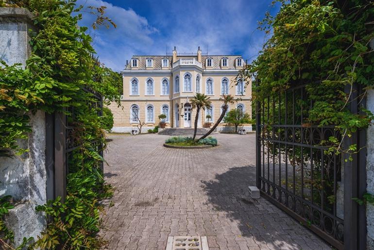 Paleis Nikola in Bar, Montenegro