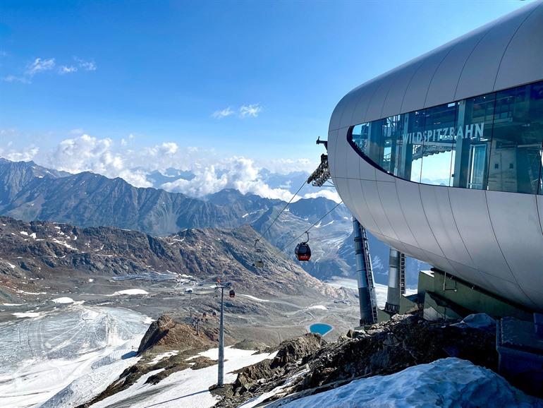 Panoramisch uitzicht op Wildspitze vanaf de kabelbaan, Oostenrijk