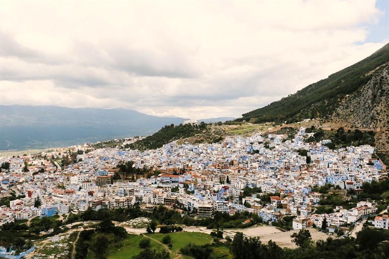 Panoramisch uitzicht vanaf de Spanish Mosque over Chefchaouen