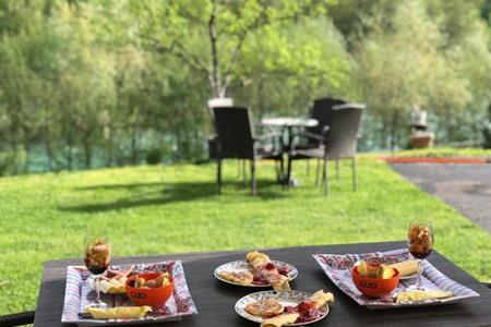 Pansion Neretva boeken