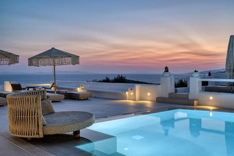 Paolas Sunset vlak bij Agios Stefanos boeken