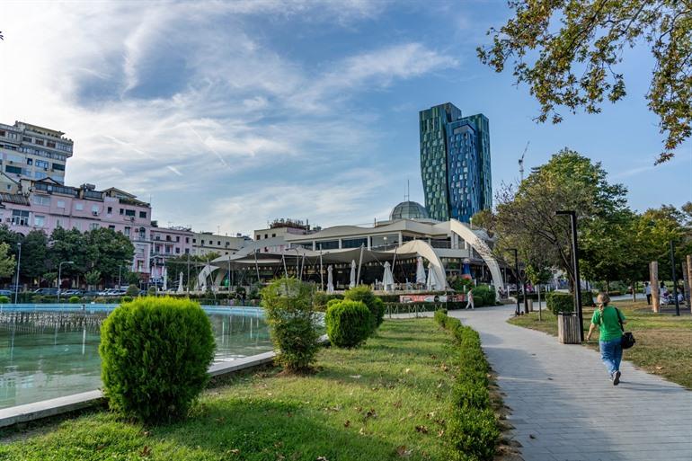 Parku Rinia, Tirana