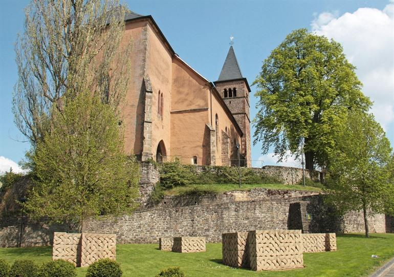 Parochiekerk St-Peter en St-Paul bezoeken, Echternach