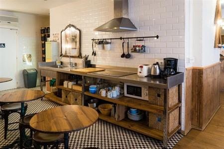 Pars Teatro Youth Hostel