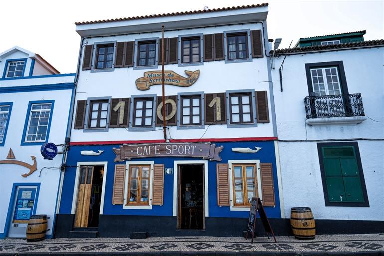 Peter Sport Café in de stad Horta, Faial