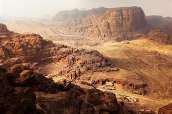 Petra vanop de Al-Khubta Trail, Jordanië