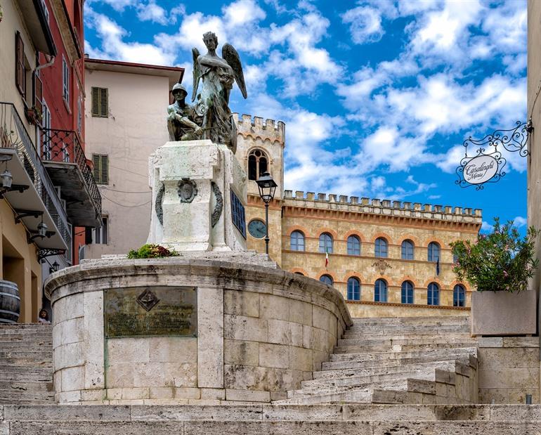 Piazza Carpine, centrum van Magione, Lago Trasimeno
