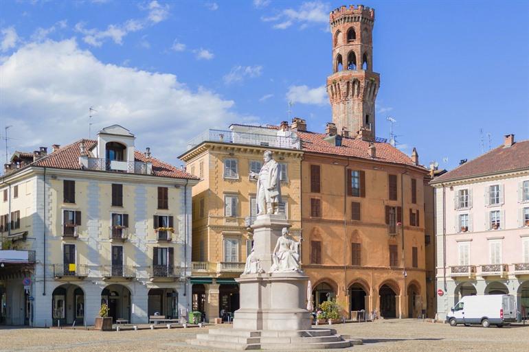 Piazza Cavour & TorreDell’Angelo, Vercelli, Piëmont