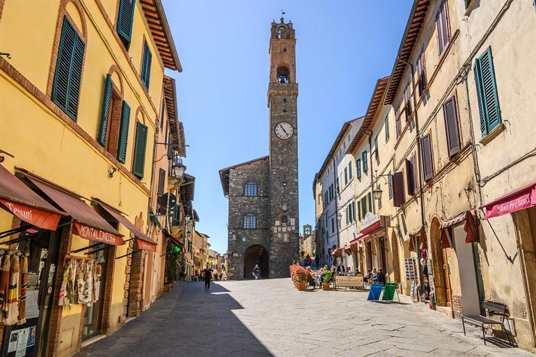 Piazza del Popolo en Palazzo dei Priori, Montalcino