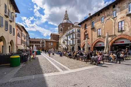 Piazza della Vittoria in Pavia, Lombardije
