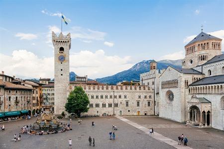 Piazza Duomo en kathedraal van Sint-Vigilius, Trento