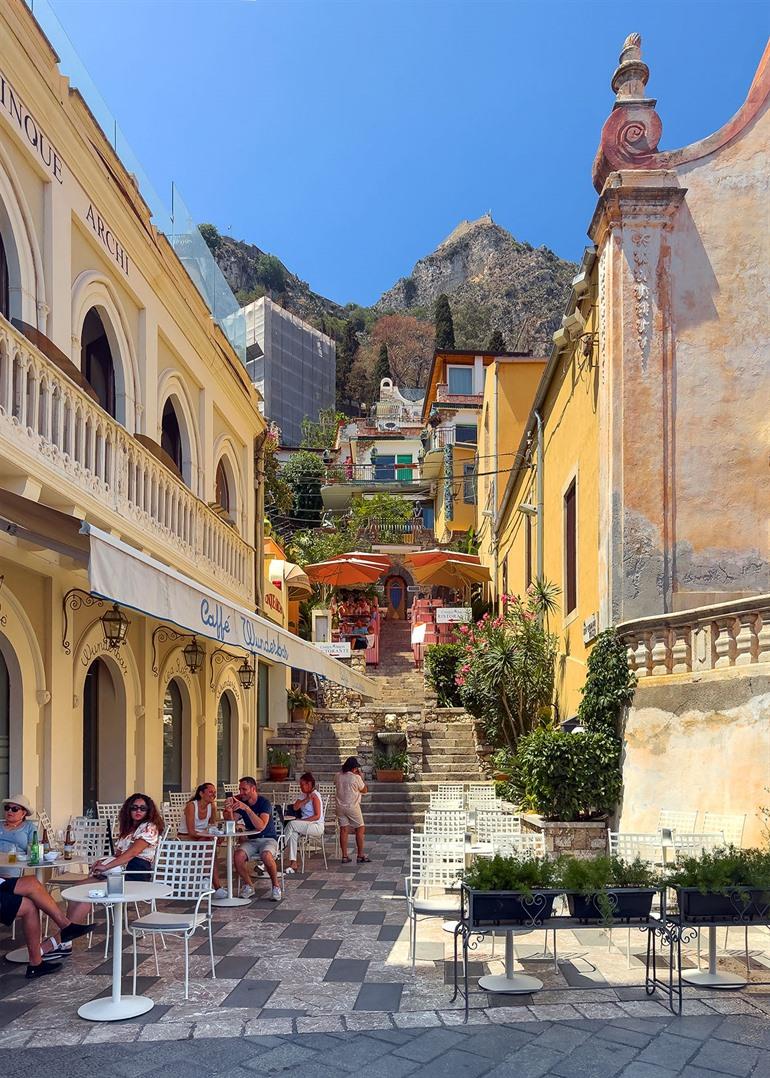 Piazza IX Aprile, Taormina