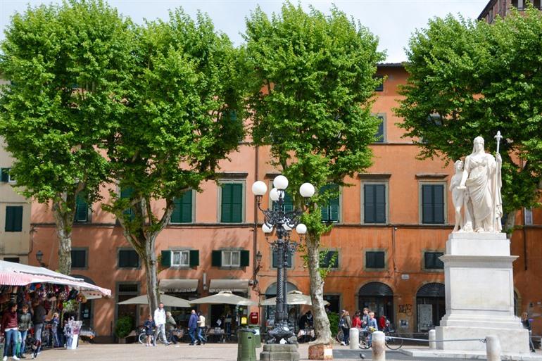 Piazza Napoleone in Lucca
