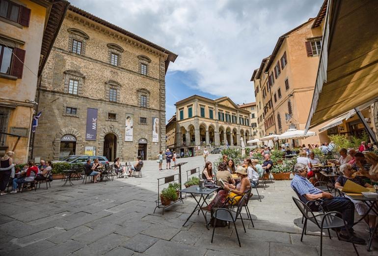 Piazza Signorelli, Cortona