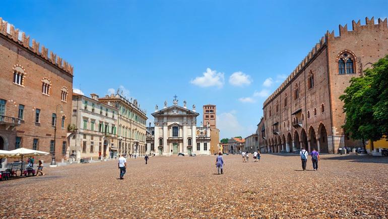 Piazza Sordello, Mantua