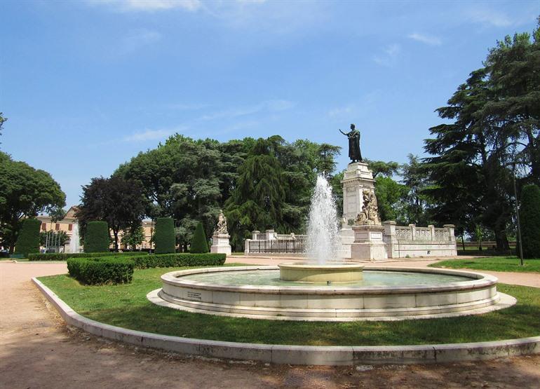 Piazza Virgiliana, Mantua