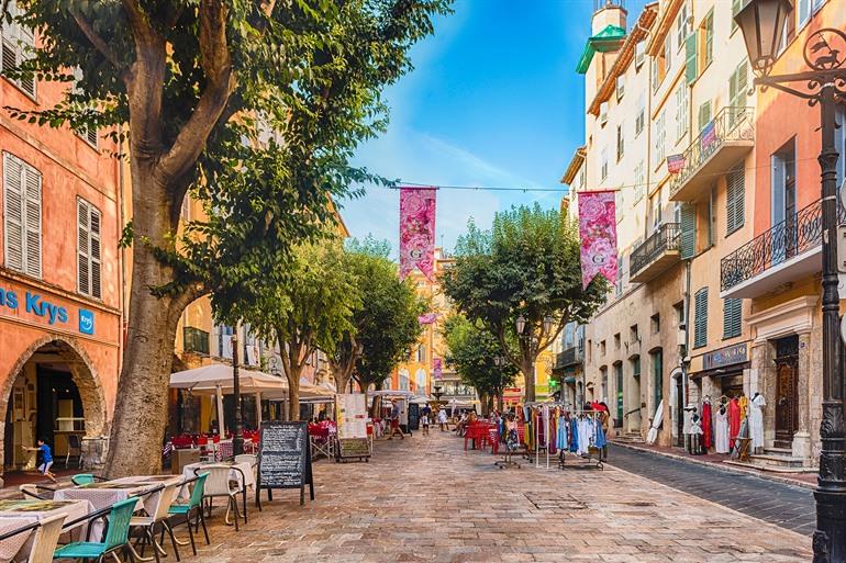 Pittoreske Place aux Aires in Grasse bezoeken, Provence