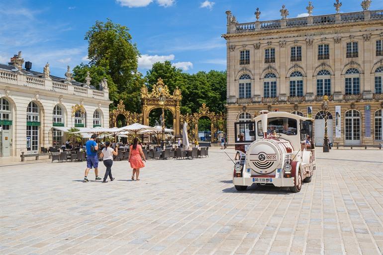 Place Stanislas met toeristentreintje in Verdun