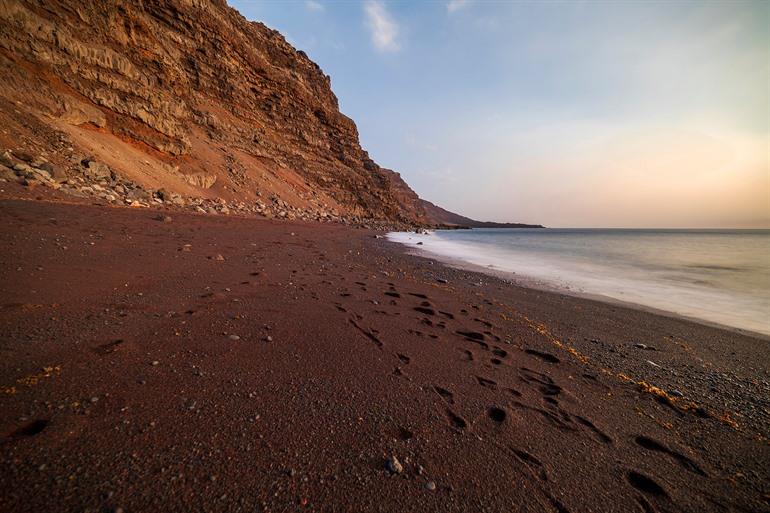 Playa de Verodal, het rode vulkaanstrand, El Hierro