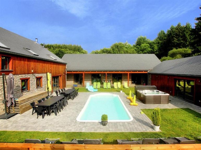 Plush Villa in Manhay with heated pool & wellness centre boeken