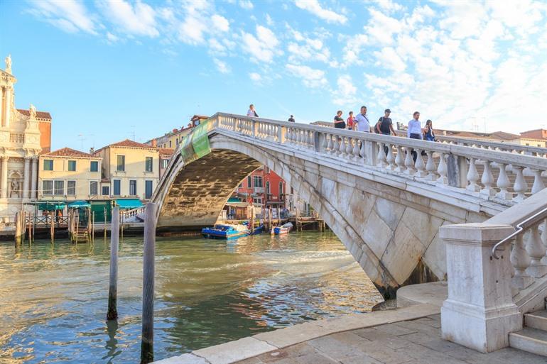 Ponte degli Scalzi in Venetië