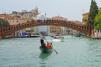 Ponte dell' Academia in Venetië