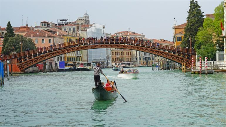 Ponte dell' Academia in Venetië