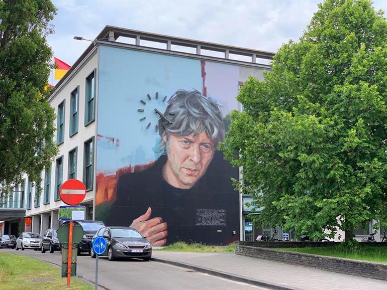 Portret van rocklegende Arno door Helen Bur in Oostende