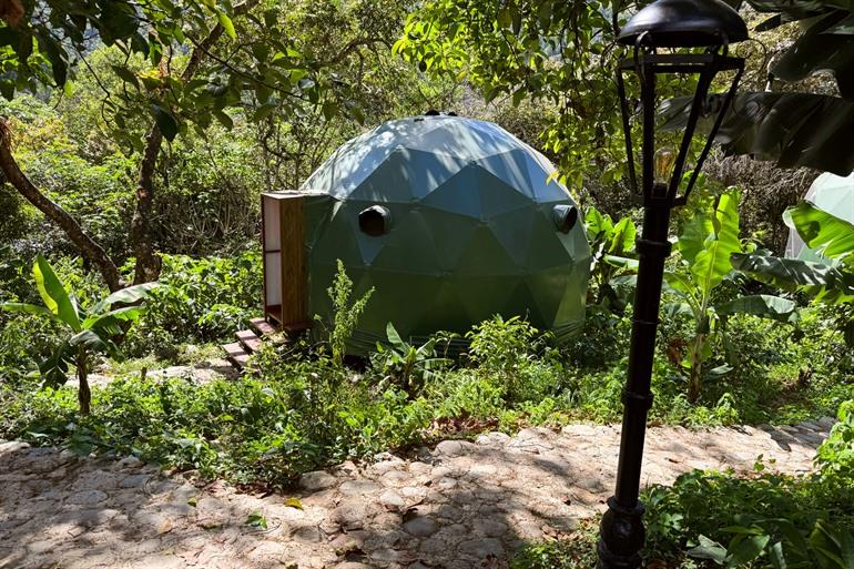 Prachtige jungle domes in Lucmabamba