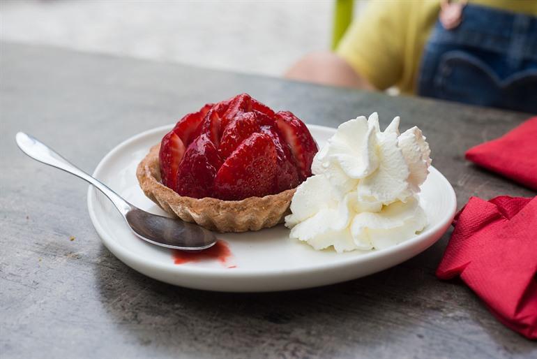 Proef van de heerlijke crème chantilly