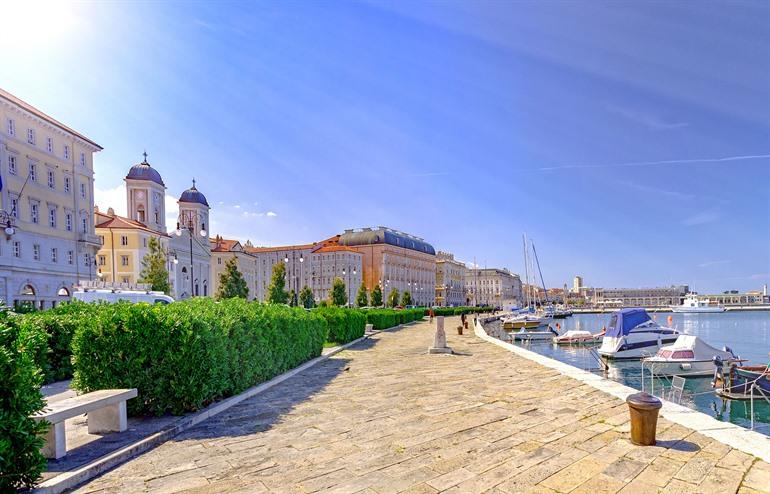 Promenade in Trieste, Adriatische Kust