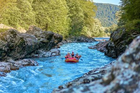 Raften op de Tara rivier in Montenegro