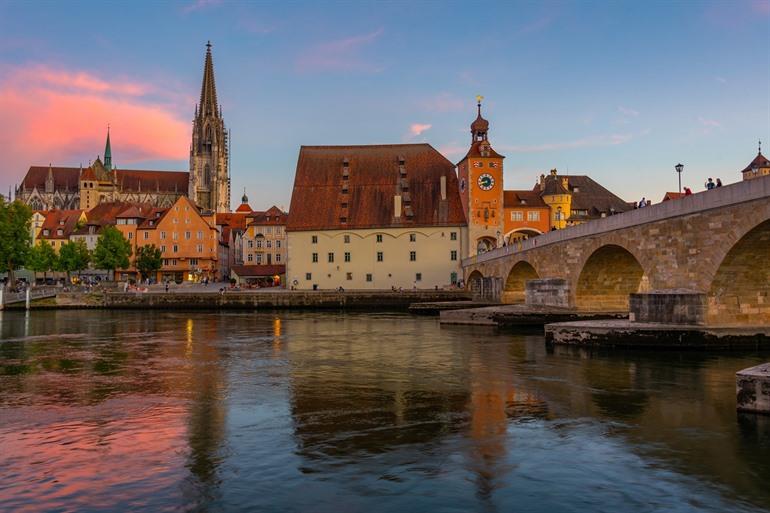 Regensburg bij zonsondergang