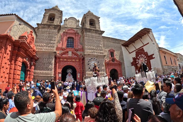 Religieuze processie in Ayacucho