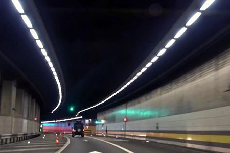 Rijden door de Gotthardtunnel, Zwitserland
