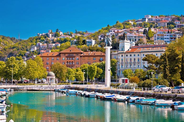 Rijeka bezoeken aan de Kvarner baai, Kroatië