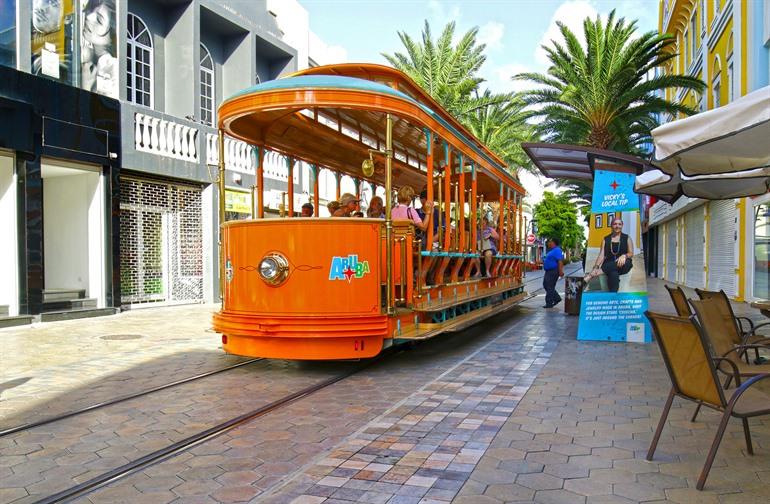 Ritje met de tram door Oranjestad, Aruba