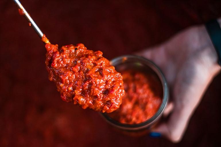 Rode saus Lyutenitsa, Bulgaarse keuken