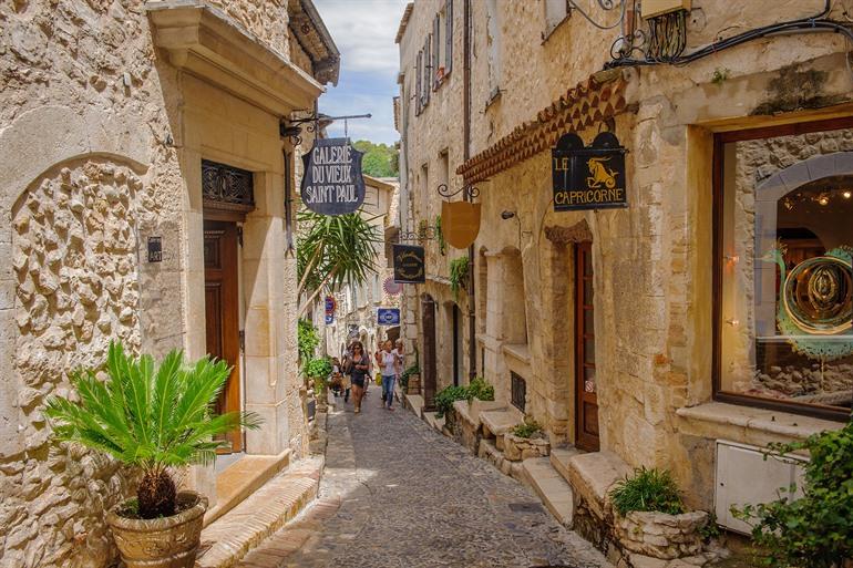 Rue Grande in Saint-Paul-de-Vence, Provence