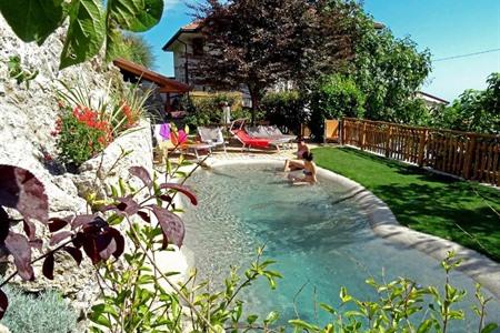 Rustig gelegen Agriturismo Nonno Tobia met buitenzwembad 