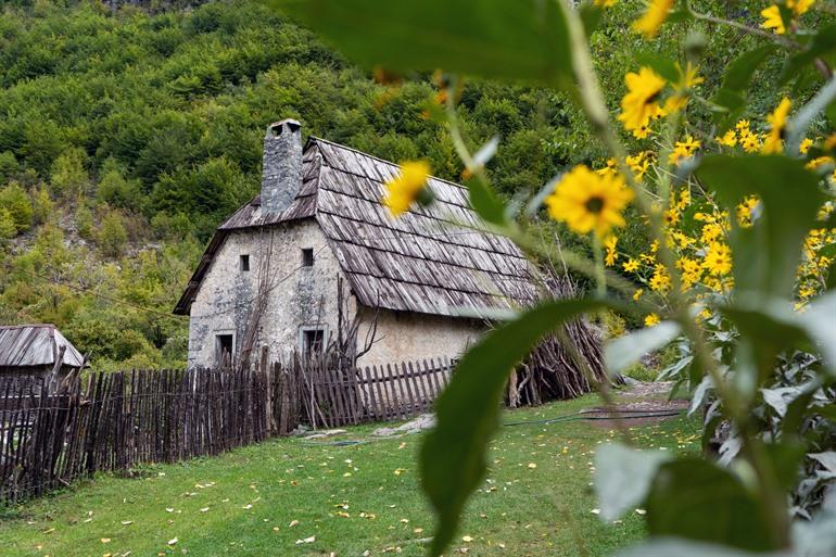 Rustig, idyllisch bergdorp Theth bezoeken in de Albanese Alpen